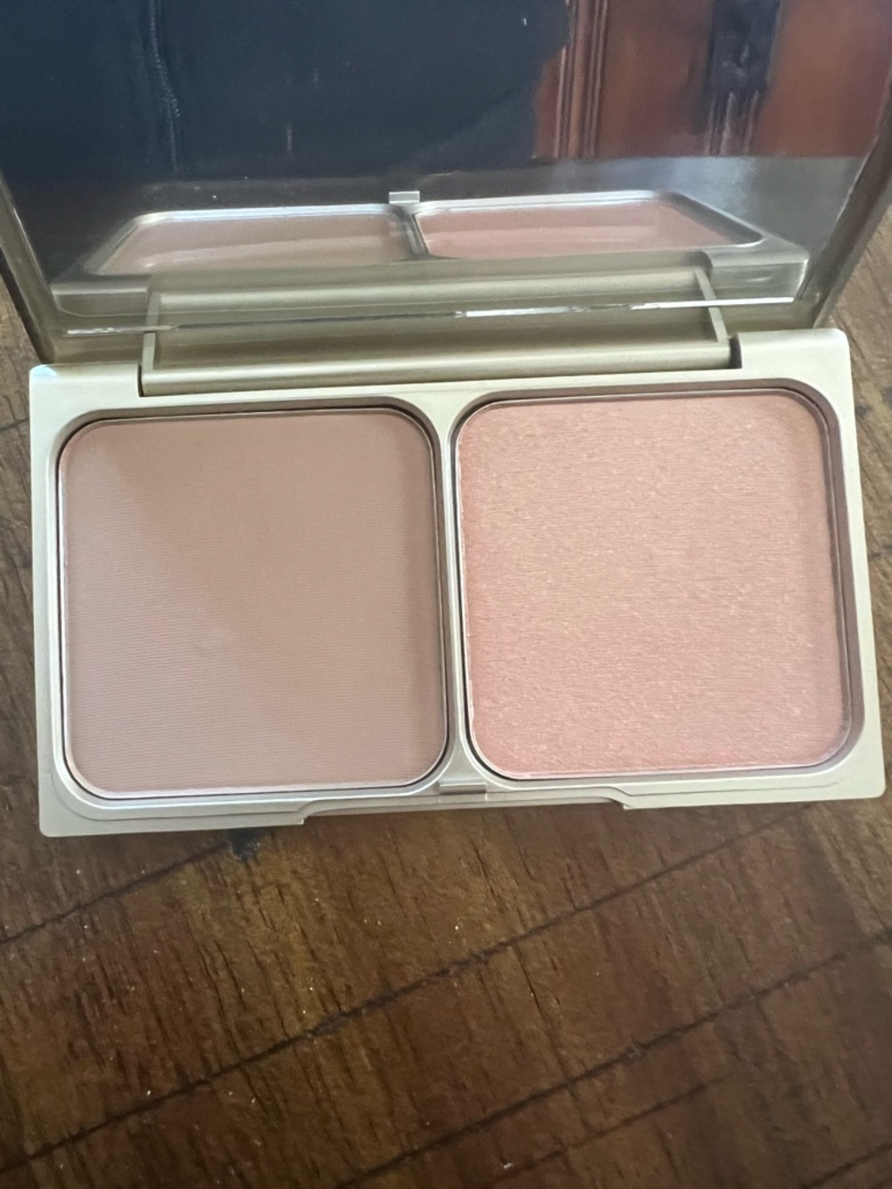 Stilas Twin Cheeks palette. Medium Shade Bronzer and Kitten Highlighter. NIB